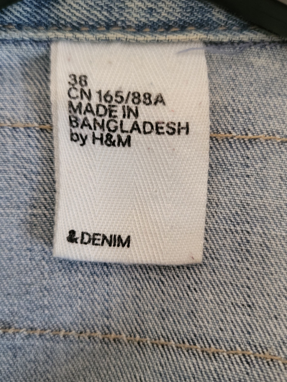 H&M Light Wash Denim Jacket - Women - Picture 3 of 3